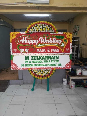 Papan Bunga di Tugu Lelea